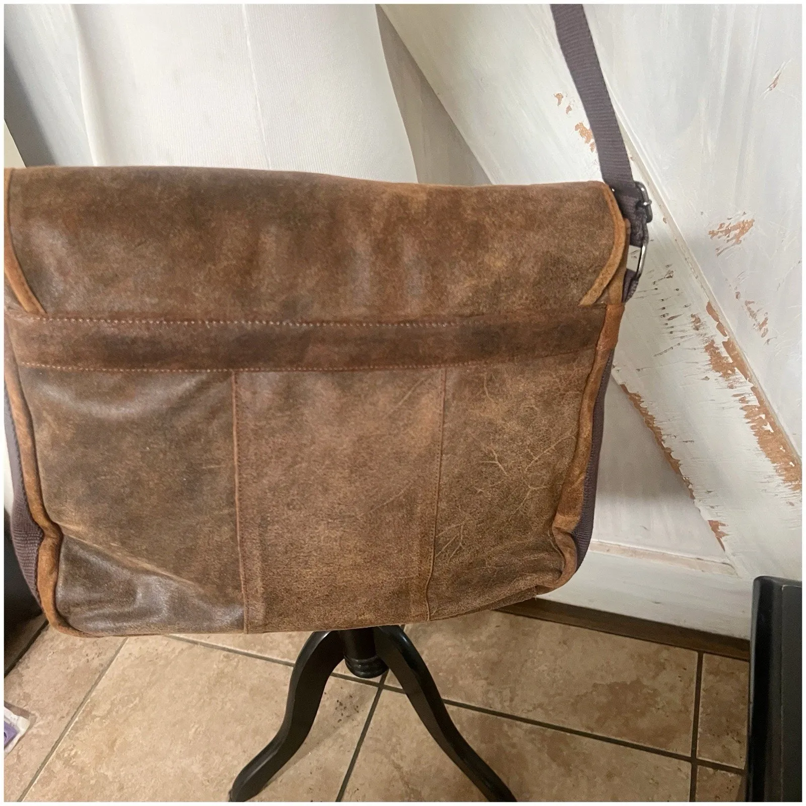 Wilson’s Leather Genuine Leather Messenger Back Large Brown Snap Button - Image 3