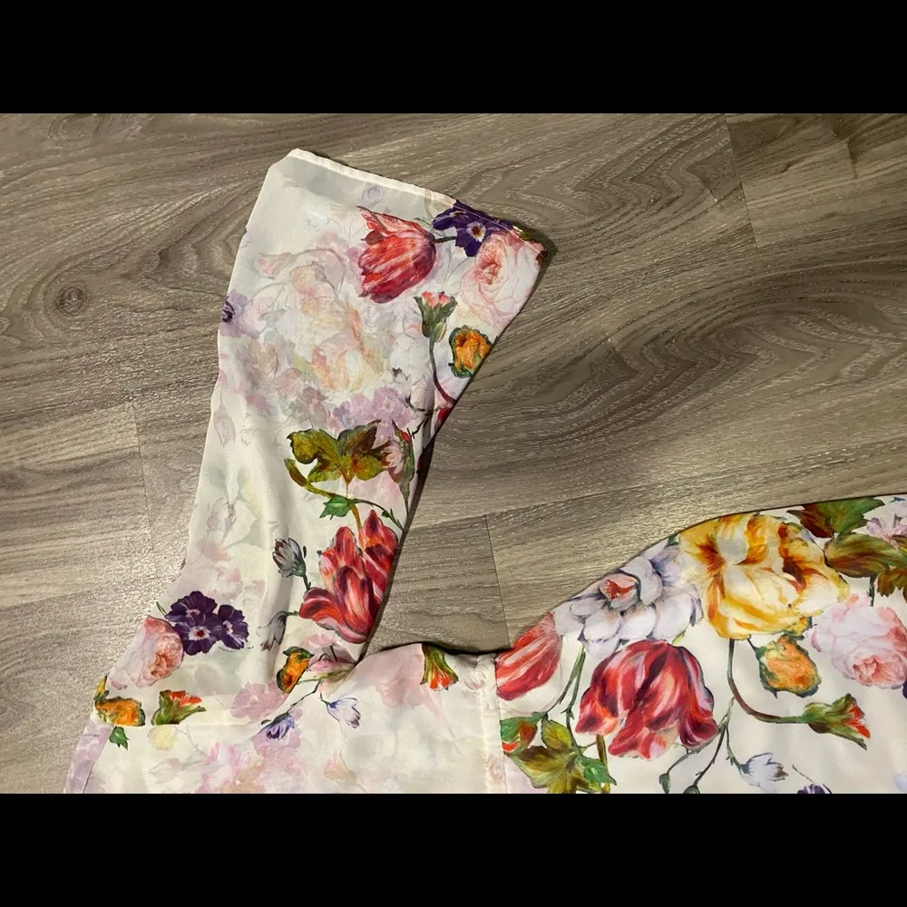NWT Show Me Your Mumu Lady In Lace Floral Roxy Romper, Size Small - Image 6