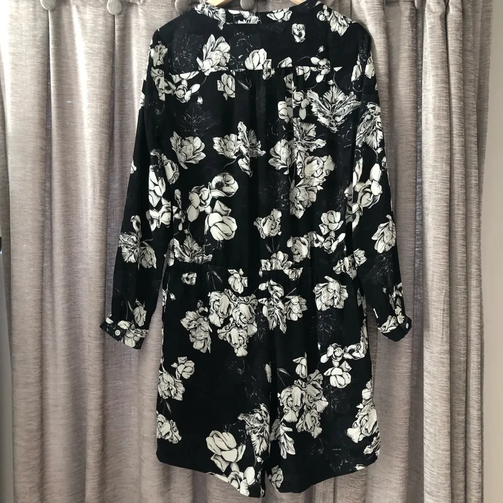 Rose & Olive Black & Cream Floral Long Sleeve Tie Waist Romper Size Small - Image 7