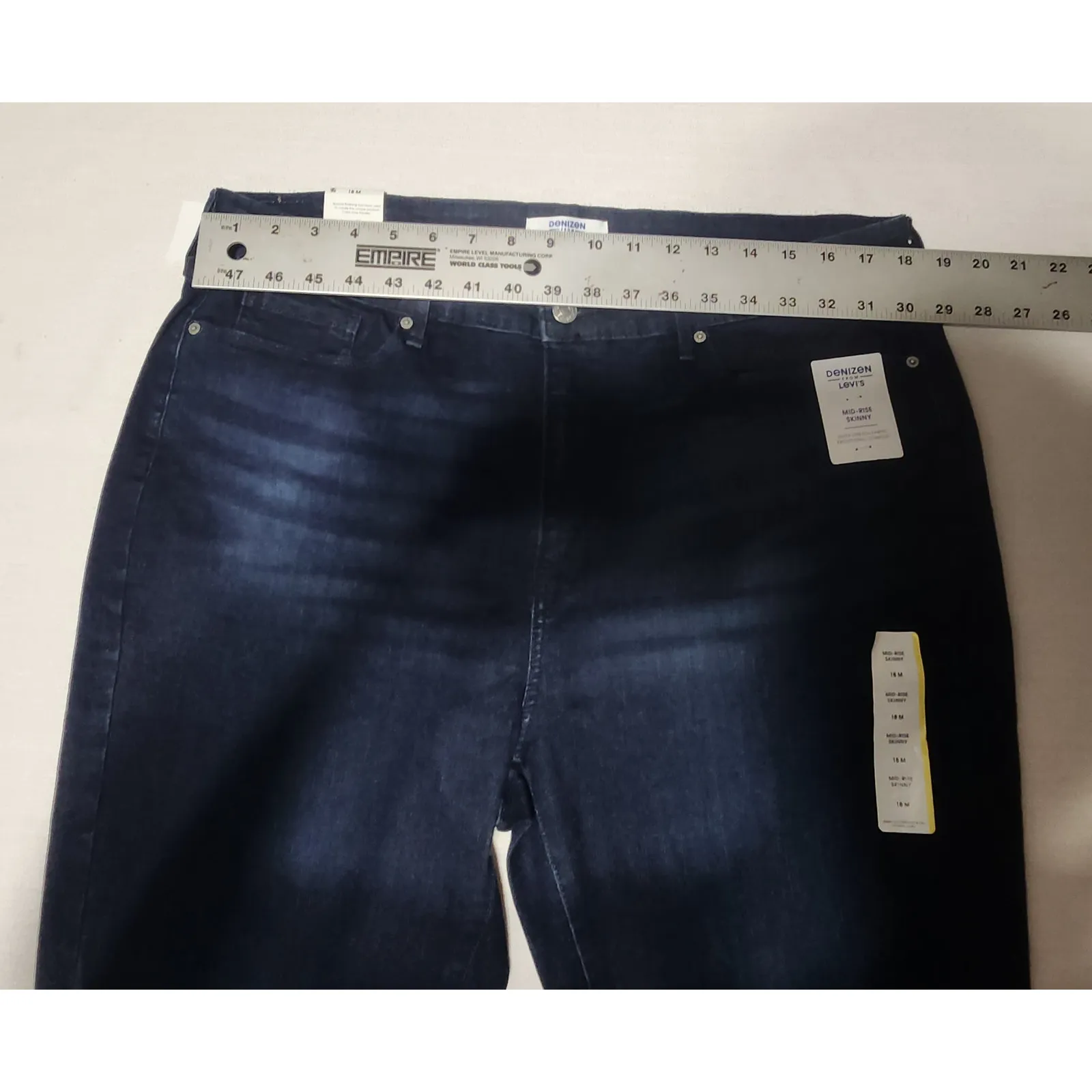 Denizen mid rise skinny jeans W34'' x L30'' women's - Image 4