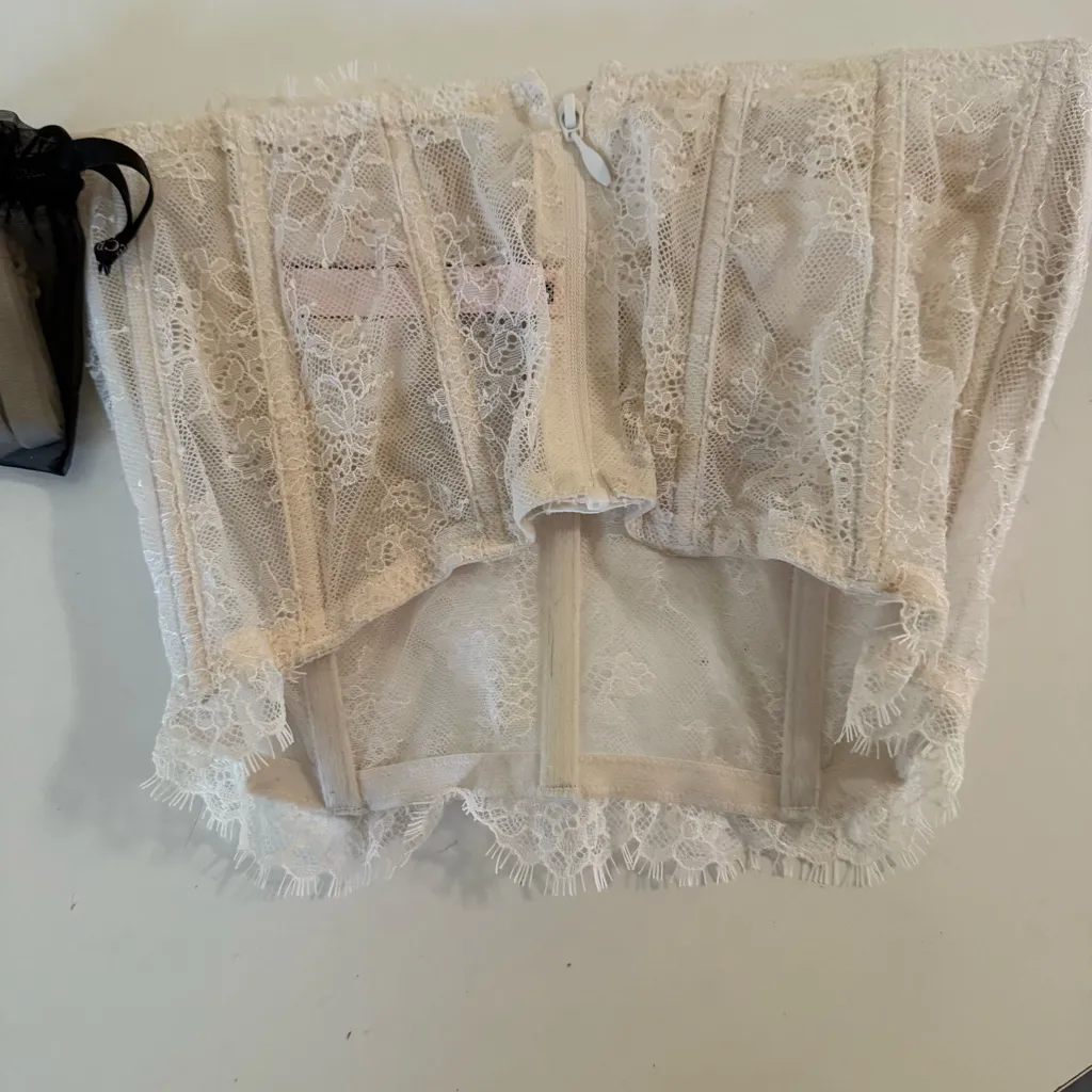 VICTORIA SECRET DREAM ANGELS LACE CORSET OFF WHITE SIZE  34DD - Image 2