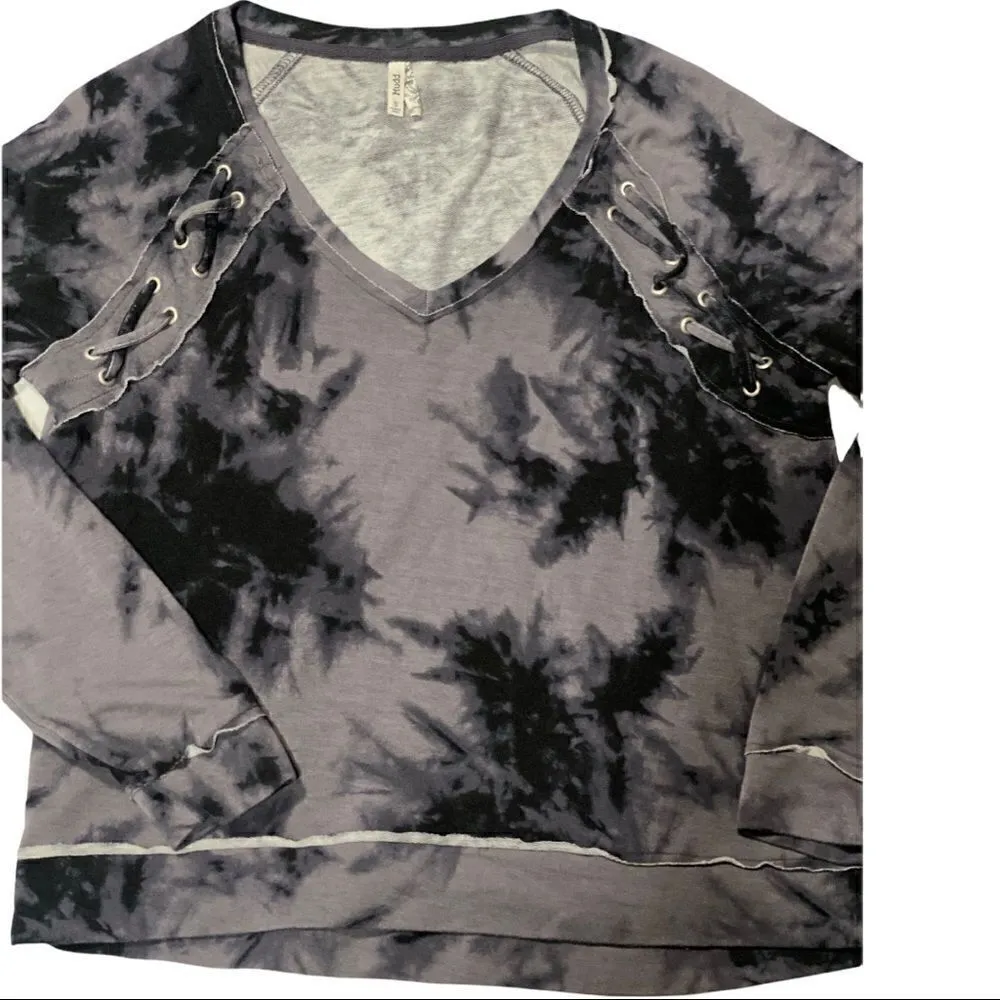 Mudd Tie Dye Long Sleeve V Neck Top - Image 4