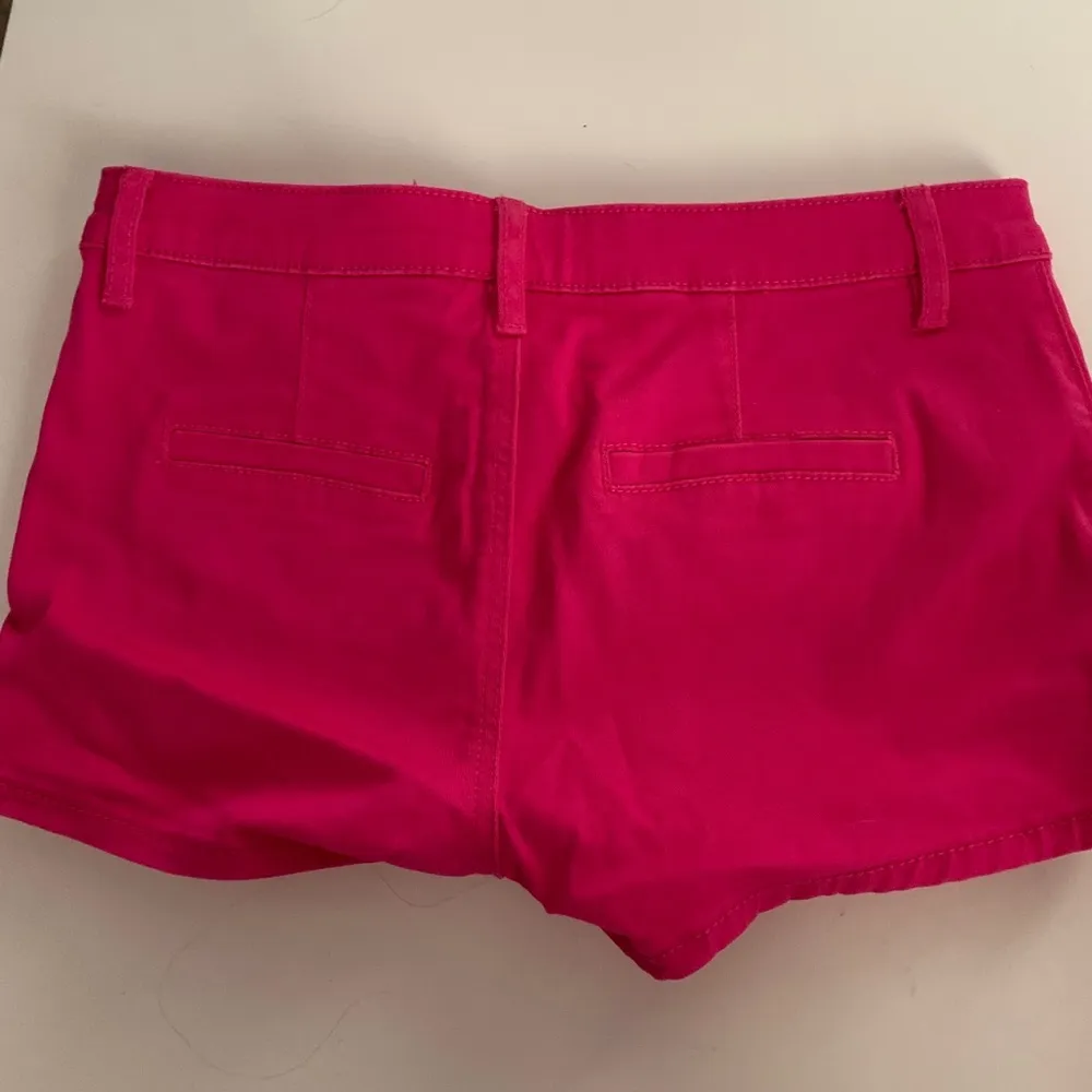 Hot pink shorts - Image 2