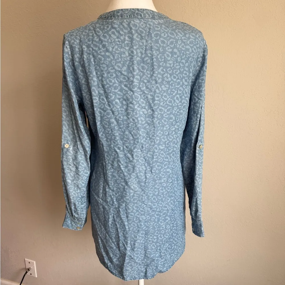 Soft Surroundings Blue Denim Leopard Print Tunic Blouse Womens XS Lightweight - Image 5