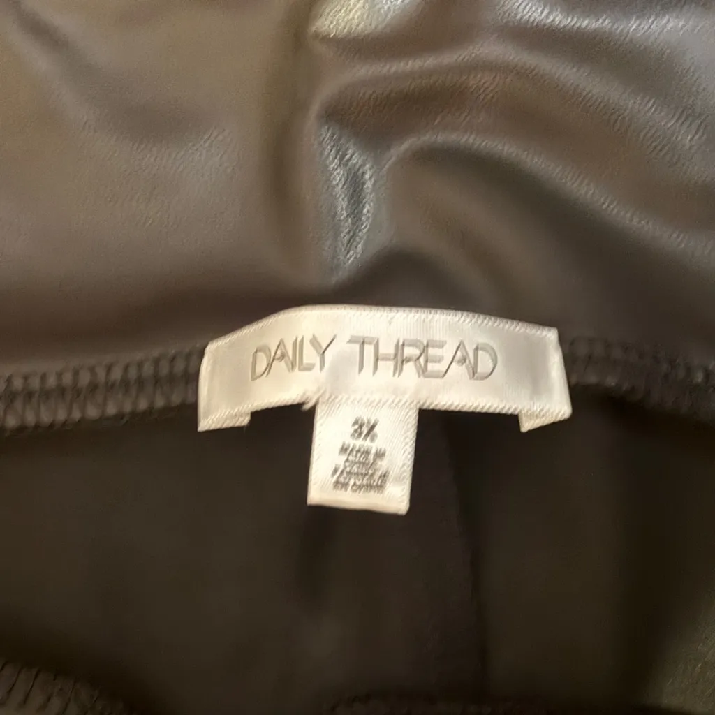 Daily Threads faux leather pull on leggings Women's Black Skinny Pants 3X NWT - Image 3