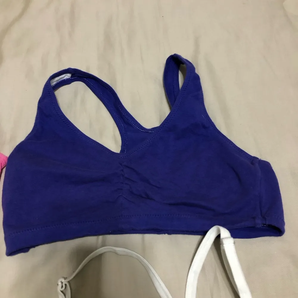 Set of 4 size medium sports bras NWOT - Image 3