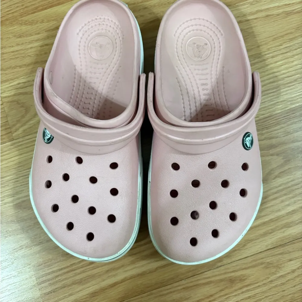 Pink Women’s Crocs Size 8 - Image 3