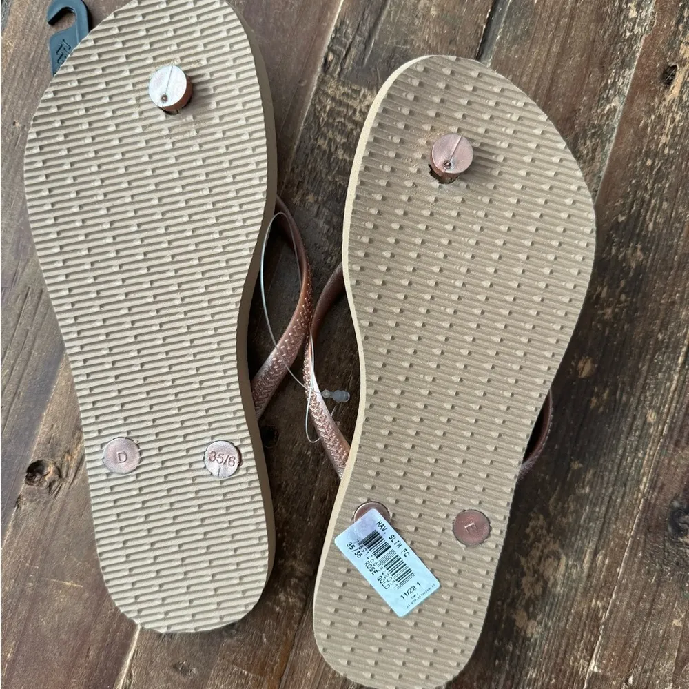NEW! Havaianas Slim Women’s flip flops in Rose Gold - Image 5