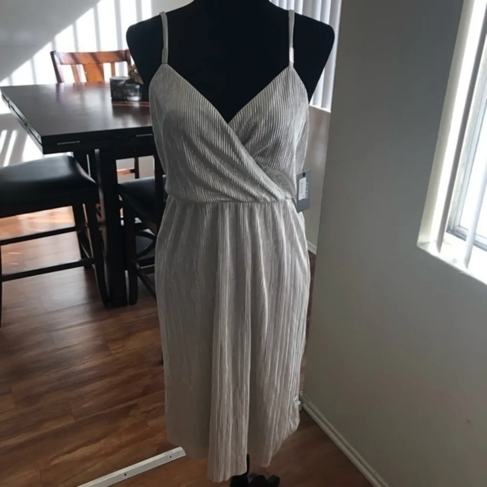 New Women's Guess Pleated Satin Slip Dress sz 10 - Image 3