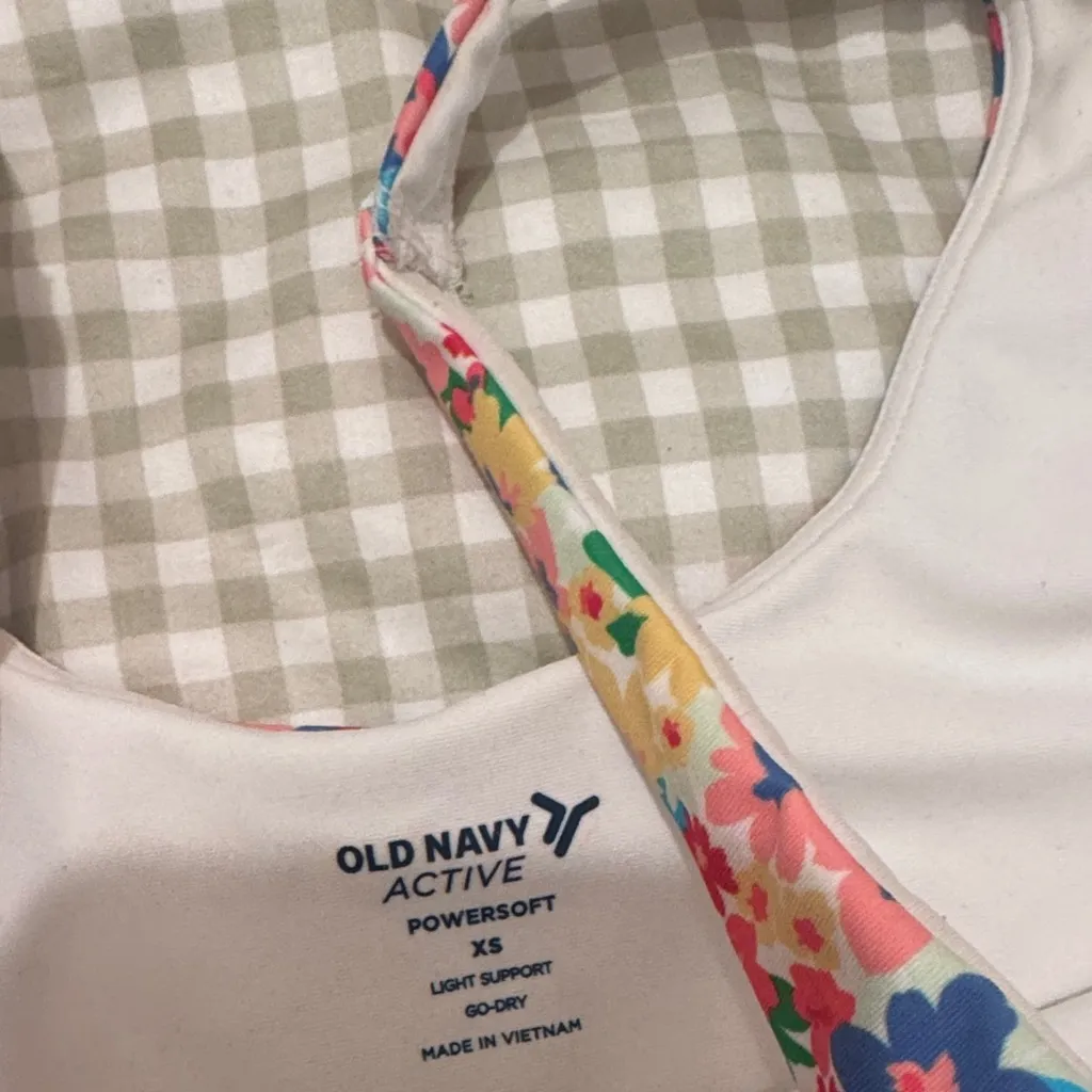 Old Navy Floral Women’s Matching Shorts Set - Image 3