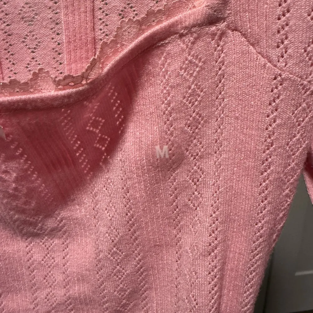 Beverly and Beck Zinnia Pink Pointelle Square Neck Lace Trim Cropped Long Sleeve Size M - Image 4