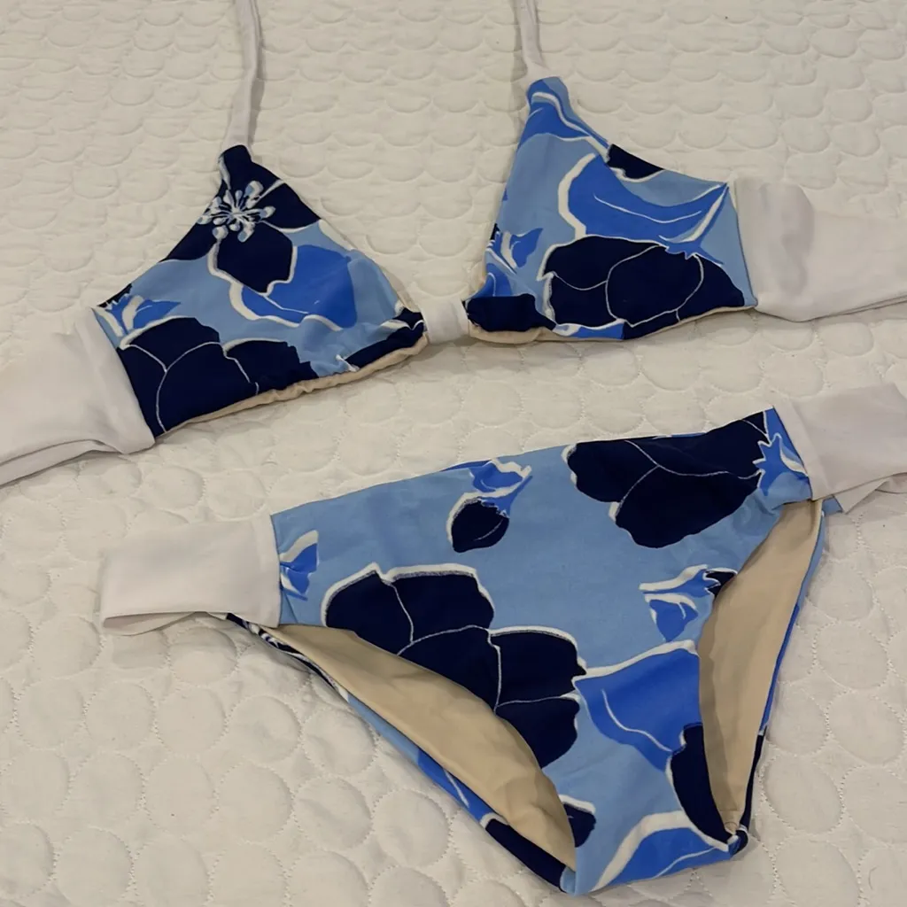 Women white and blue navy floral halter Bikini top and bottom set hibiscus print - Image 3