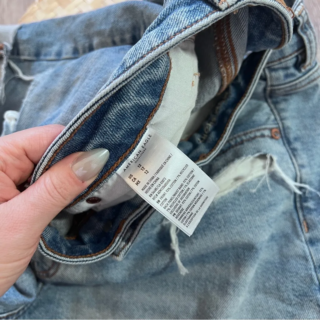 American Eagle mom shorts high rise - Image 7