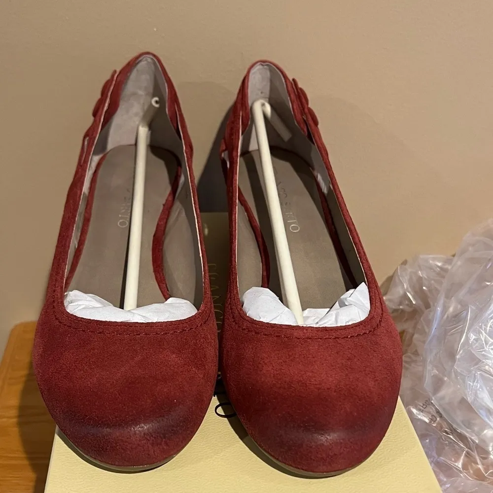 Franco Sarto Chianti Red Suede Low Wedge Button Cut Out Detail Shoes Size 10 Med - Image 4