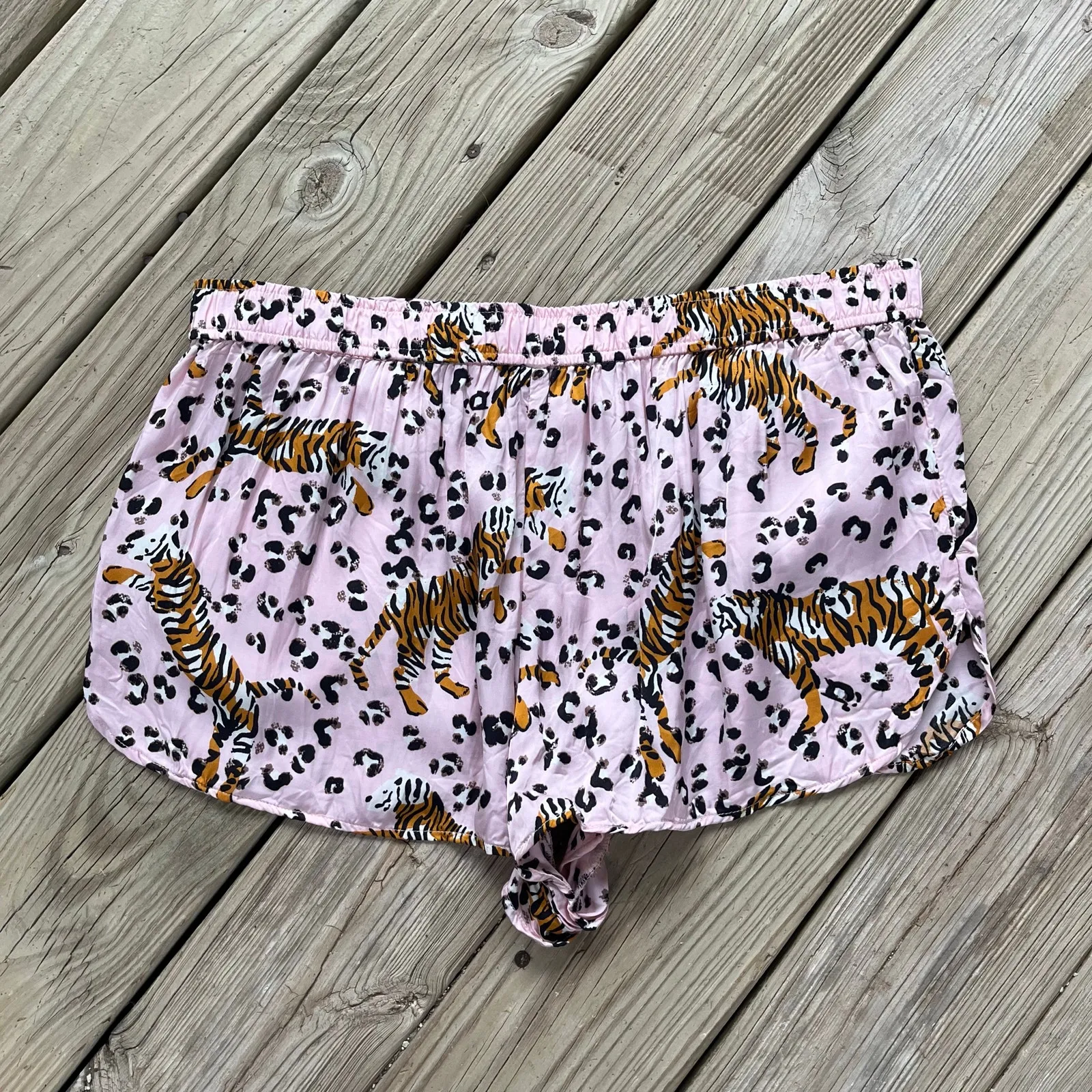 Anthropologie Women's Silky Pink Tiger Print Pajama Set Size L/XL - Image 9