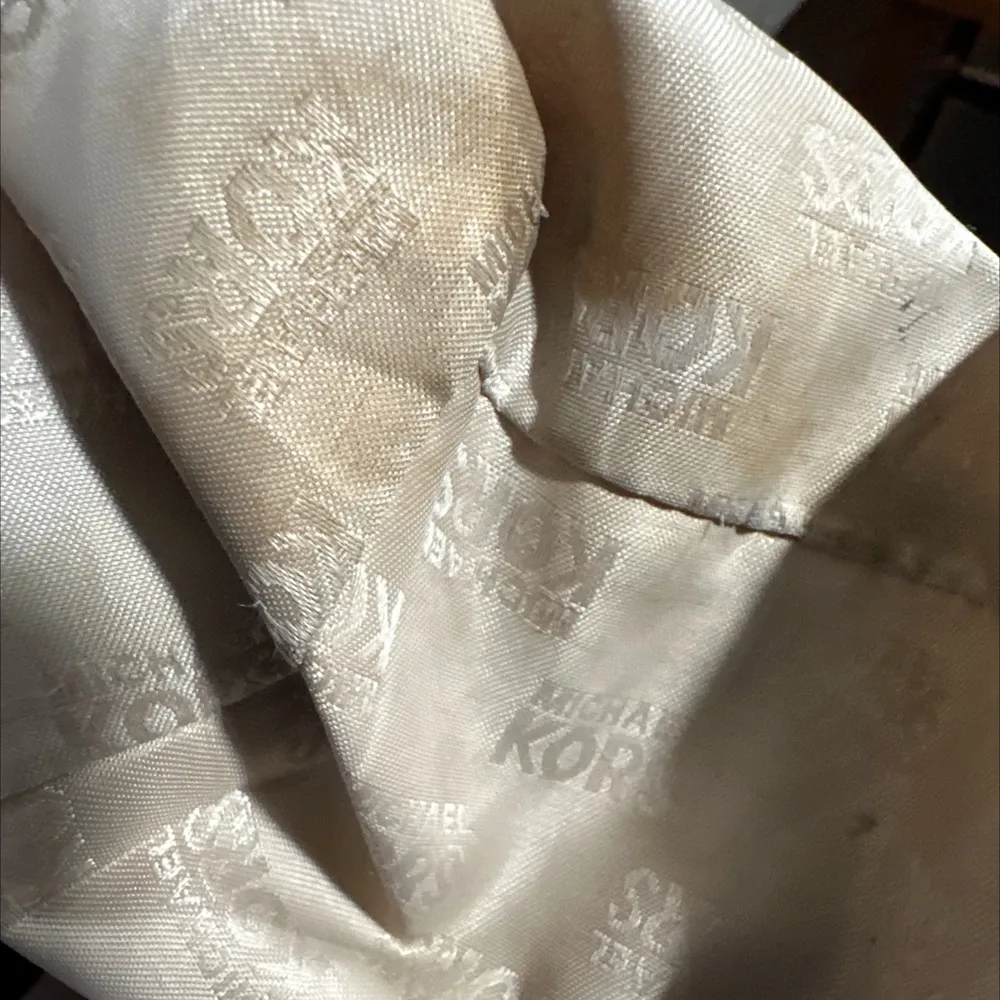 Michael Kors Tote Gold Hardware - Image 11