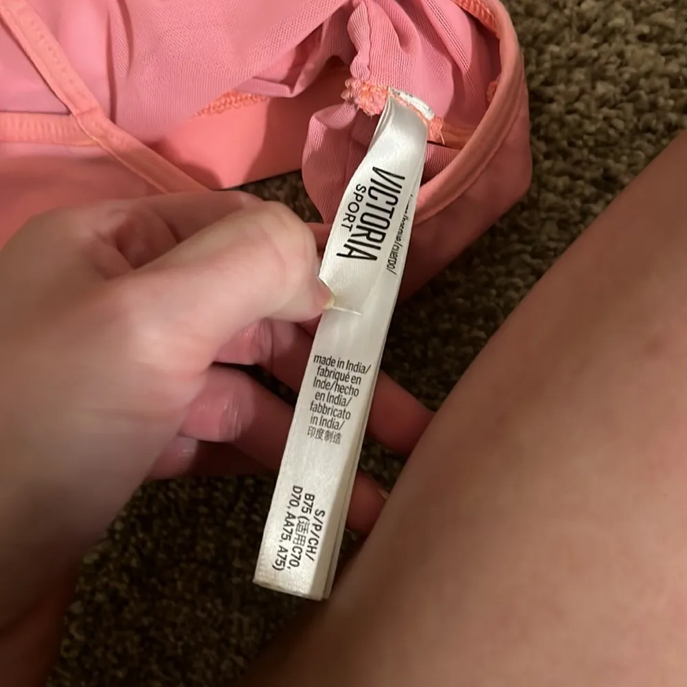 VS size small non padded sports bra - Image 3