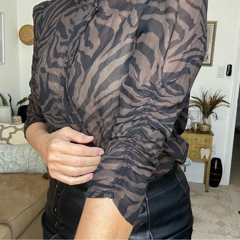 Sisco Zebra-Print Naturel 3/4 sleeve Blouse sz XS - Image 4