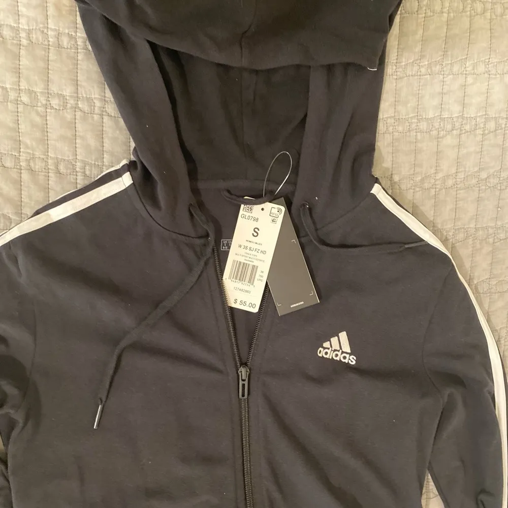 Adidas Essentials Fleece 3-Stripes Full-Zip hoodie - Image 4