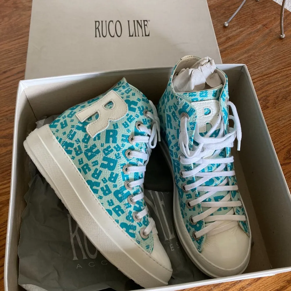 Ruco Line women's size 35 IT hidden wedge heel ' R ' logo print leather sneakers White - Image 2