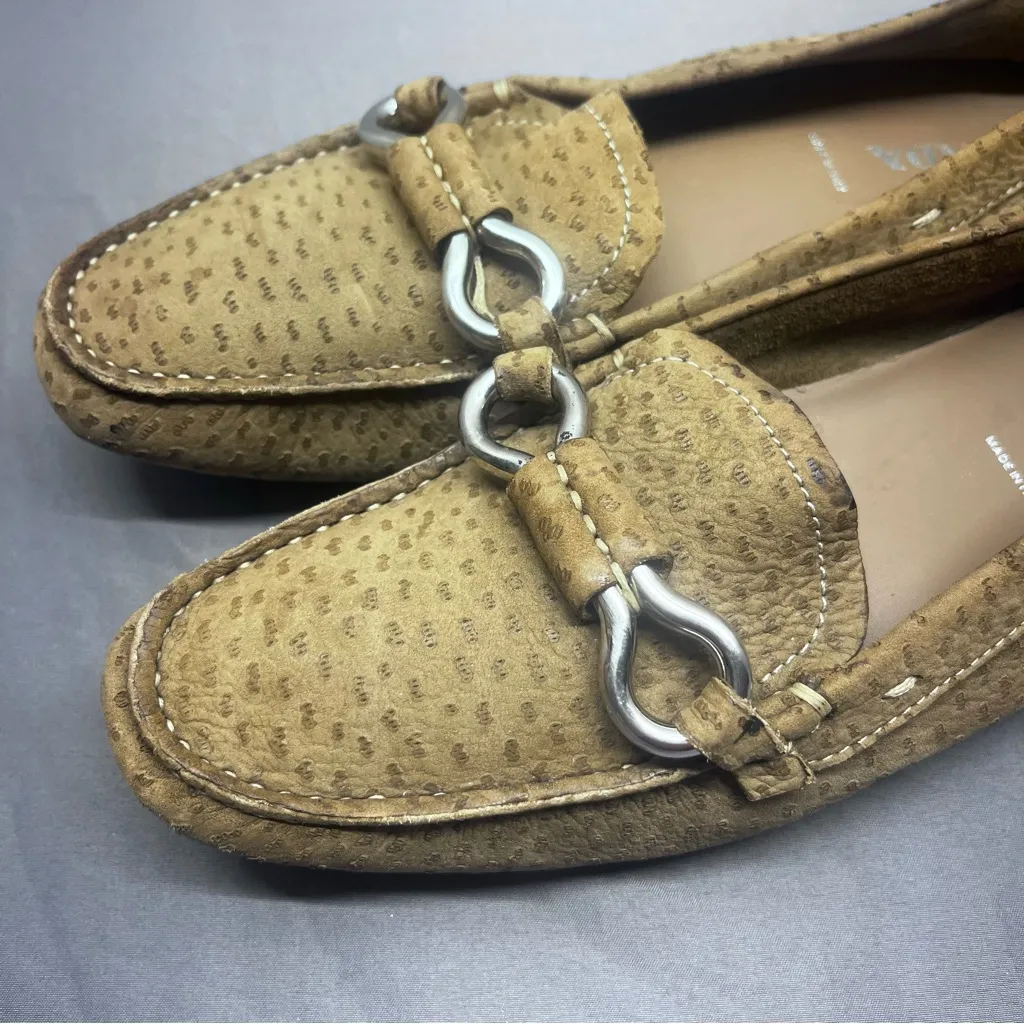 Prada Women's Tan Textured Loafers - Image 3