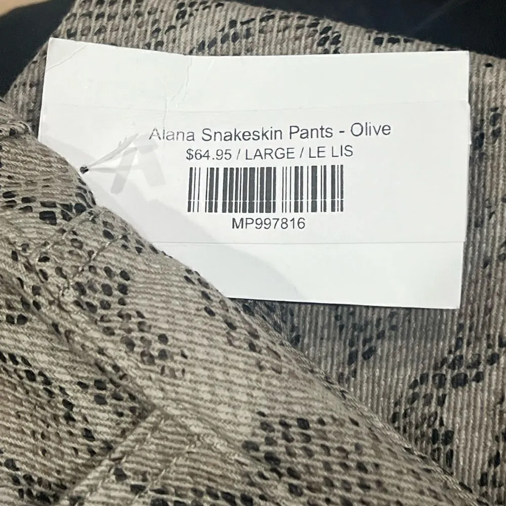 NEW Le Lis Alana Snakeskin Pants in Olive Women’s Large - Image 4
