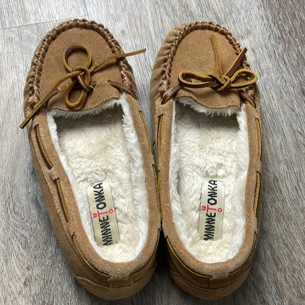 Minnetonka “Callie” Leather Moccasin Slippers Size 6 - Image 7