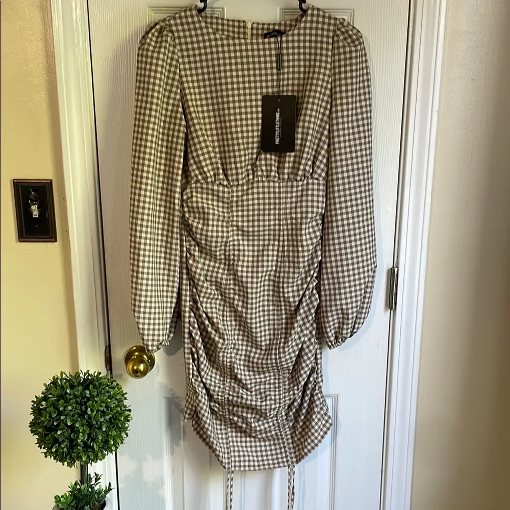 PrettyLittleThing Black and White Ruched Mini Dress - Image 4