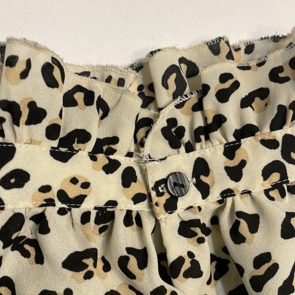 Zac & Rachel blouse animal print long sleeve blouse V Neck leopard Top Sz M Tan Size M - Image 10