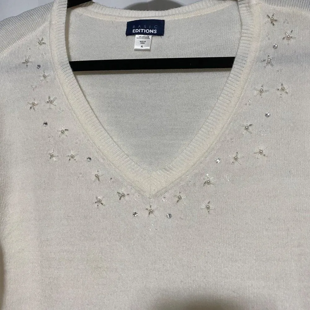 Basic editions creame v neck embroidered snowflakes beading into blouse Size XL - Image 2