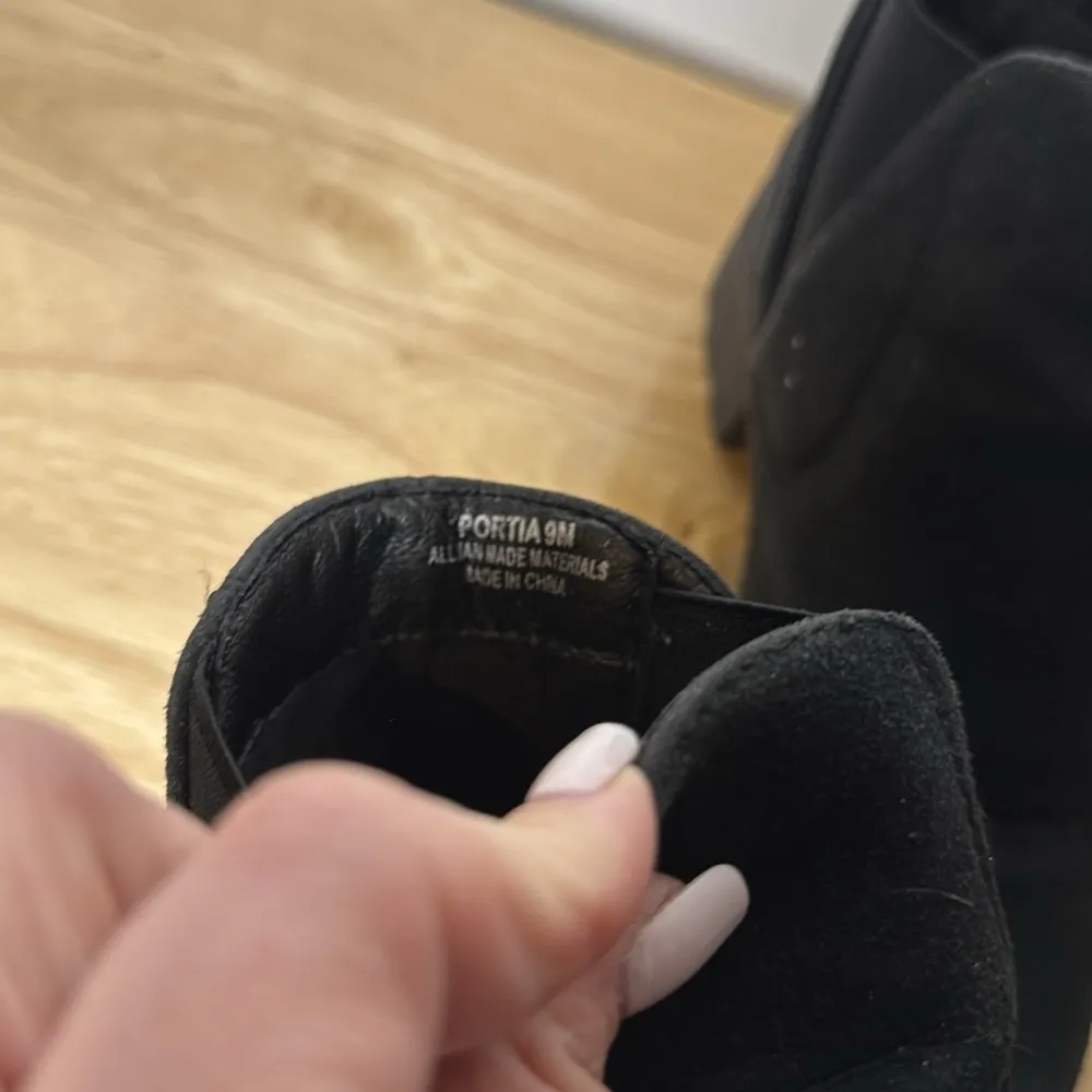 Cushionaire Women’s Black Portia Lug Bootie Faux Suede size 9M - Image 2