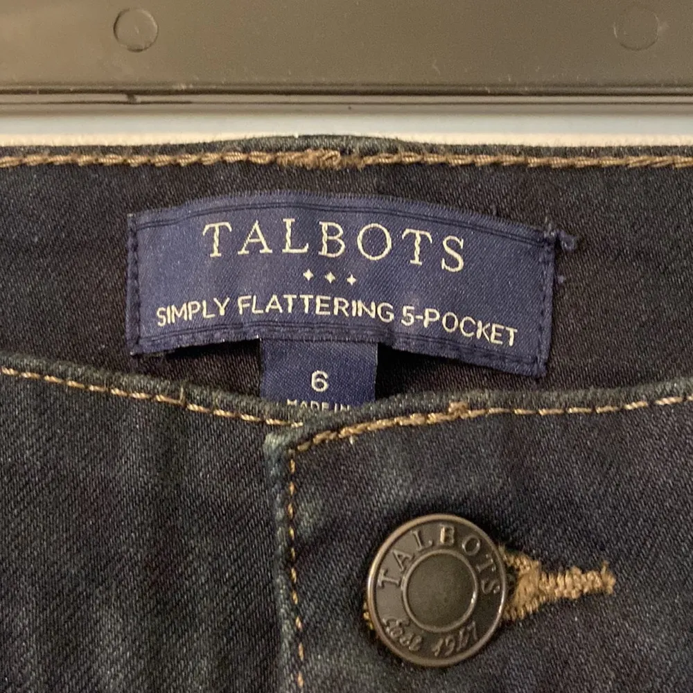 Talbots Simply Flattering 5-pocket jeans size 6 BNWOT inseam 30” - Image 3