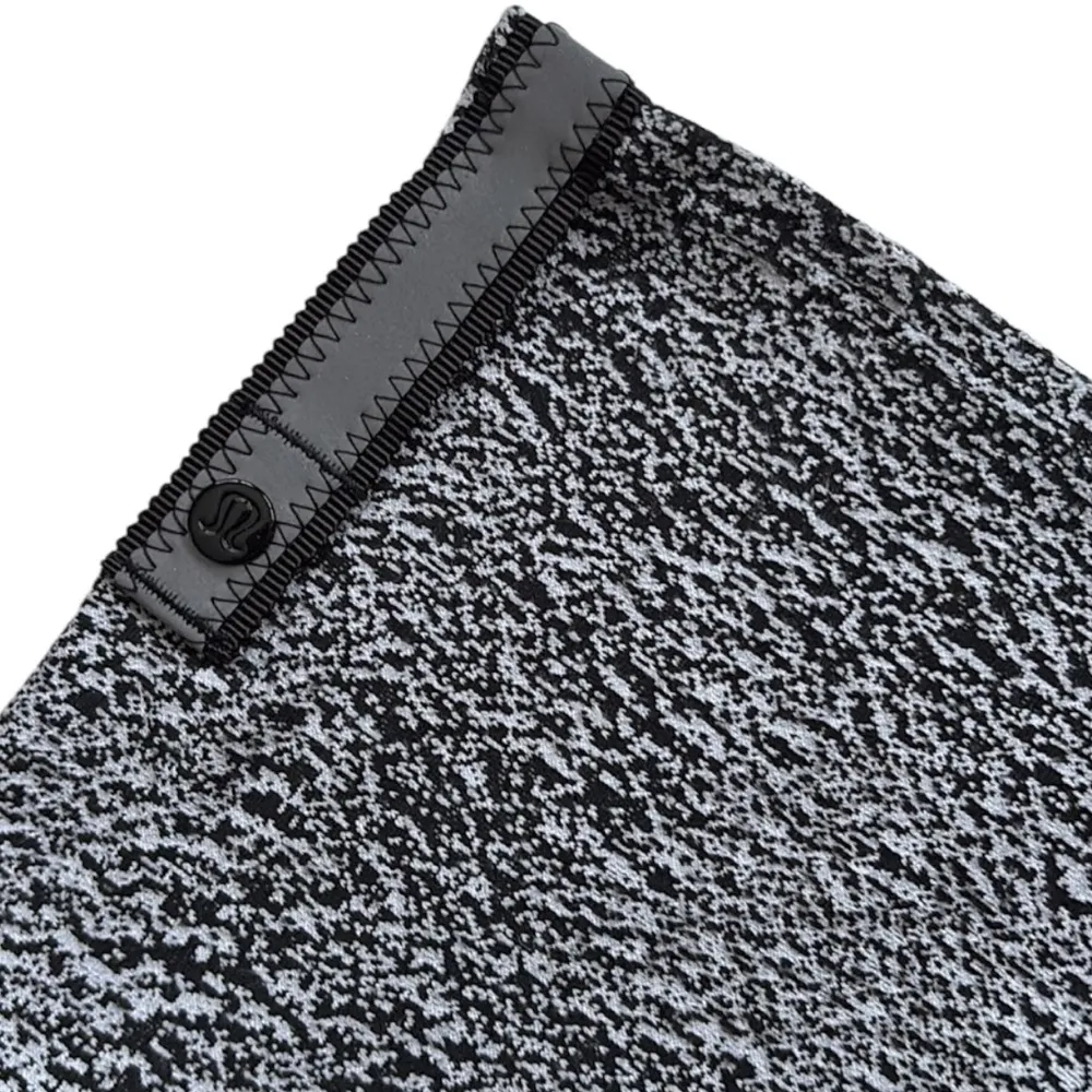 Lululemon EUC  Vinyasa Wrap Scarf Grey Black - Image 5