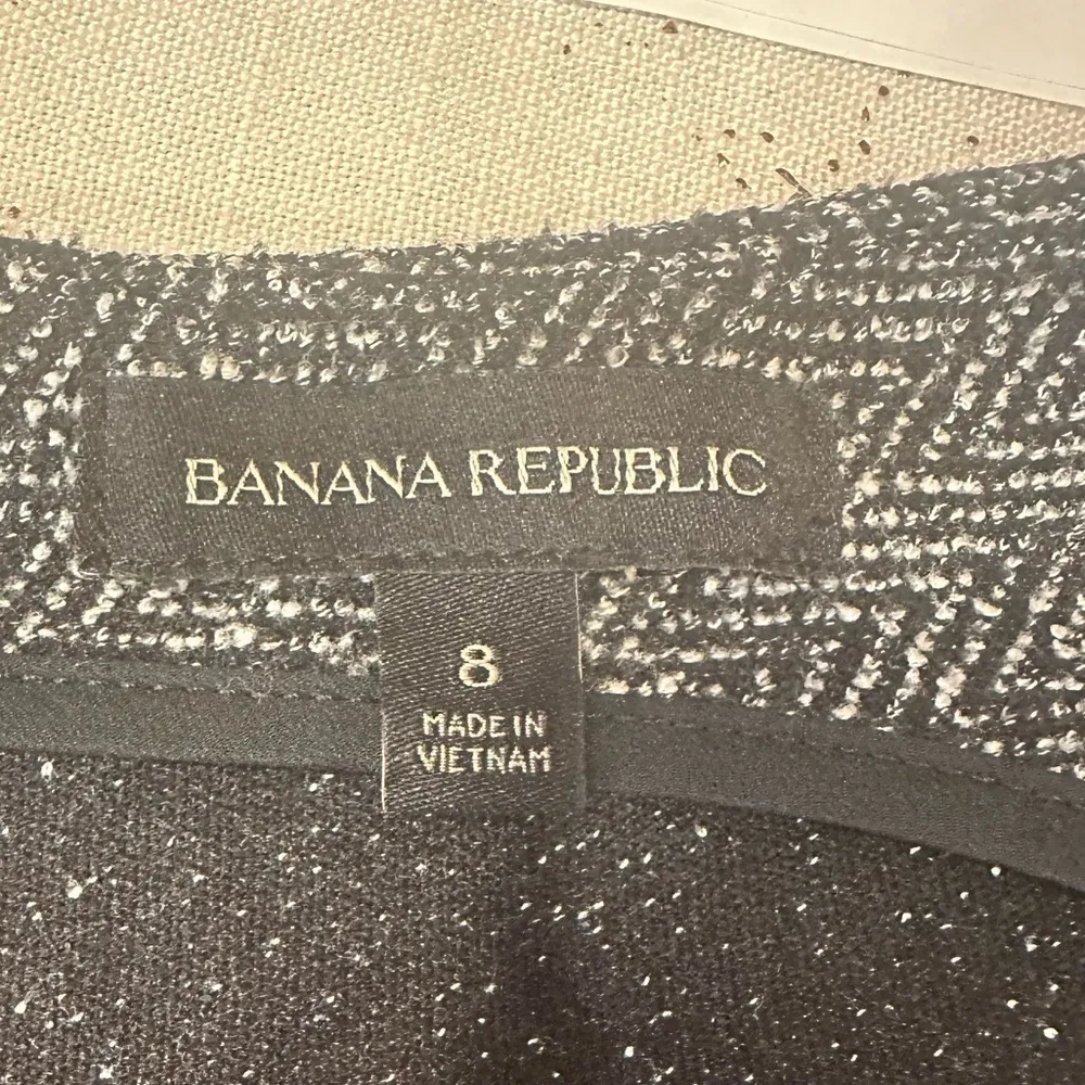 Banana Republic Sleeveless gray  Vest w Dressy Black Sequin geometrics - Image 10