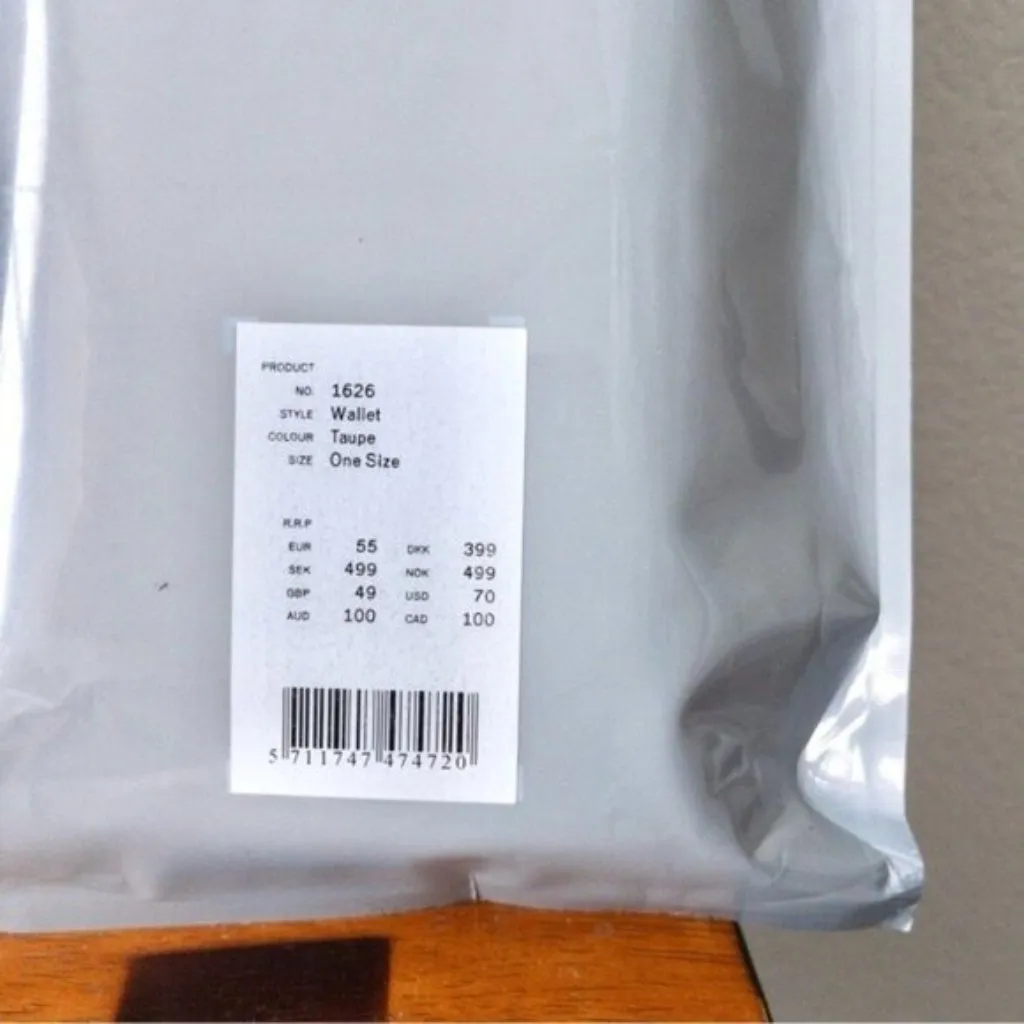 NWT RAINS Travel Long Wallet OS Taupe Full Zip Waterproof Pockets Tan - Image 6