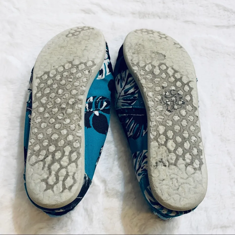 TOMS Teal Blue Hawaiian Floral Slip On Flat Comfort Sneakers Size 6.5 - Image 6