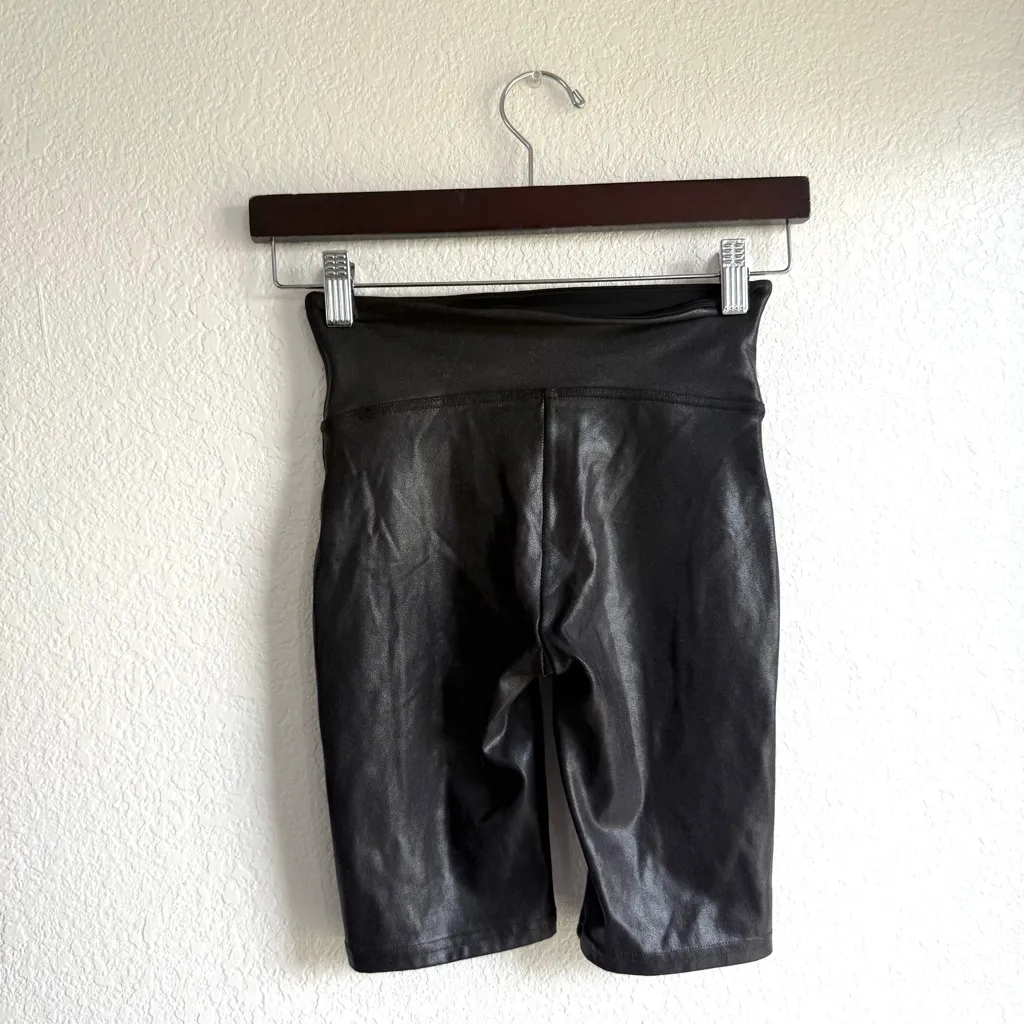 Spanx Womens Shorts Black Faux Leather Biker Wide Waistband Size Small - Image 2