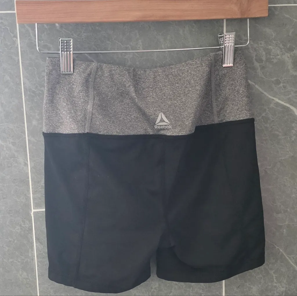 Reebok Women's Black and Gray Bike Shorts - Image 3