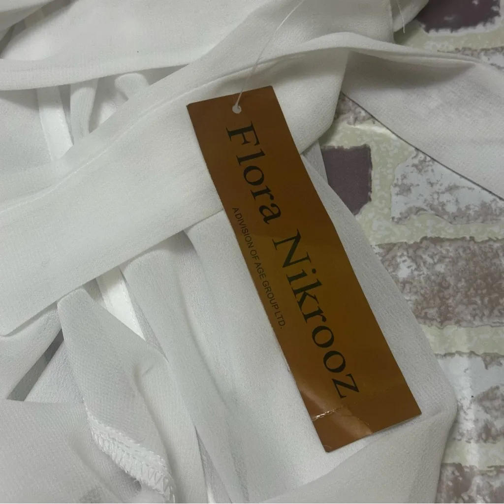 Flora Nikrooz Women’s White Ruffled Robe size S/M - Image 5