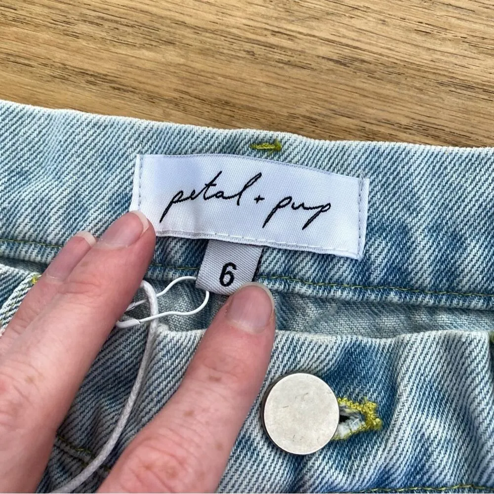 Petal & Pup - Jilly Mom Style Jeans in Light Wash Denim in Light Blue - Image 5