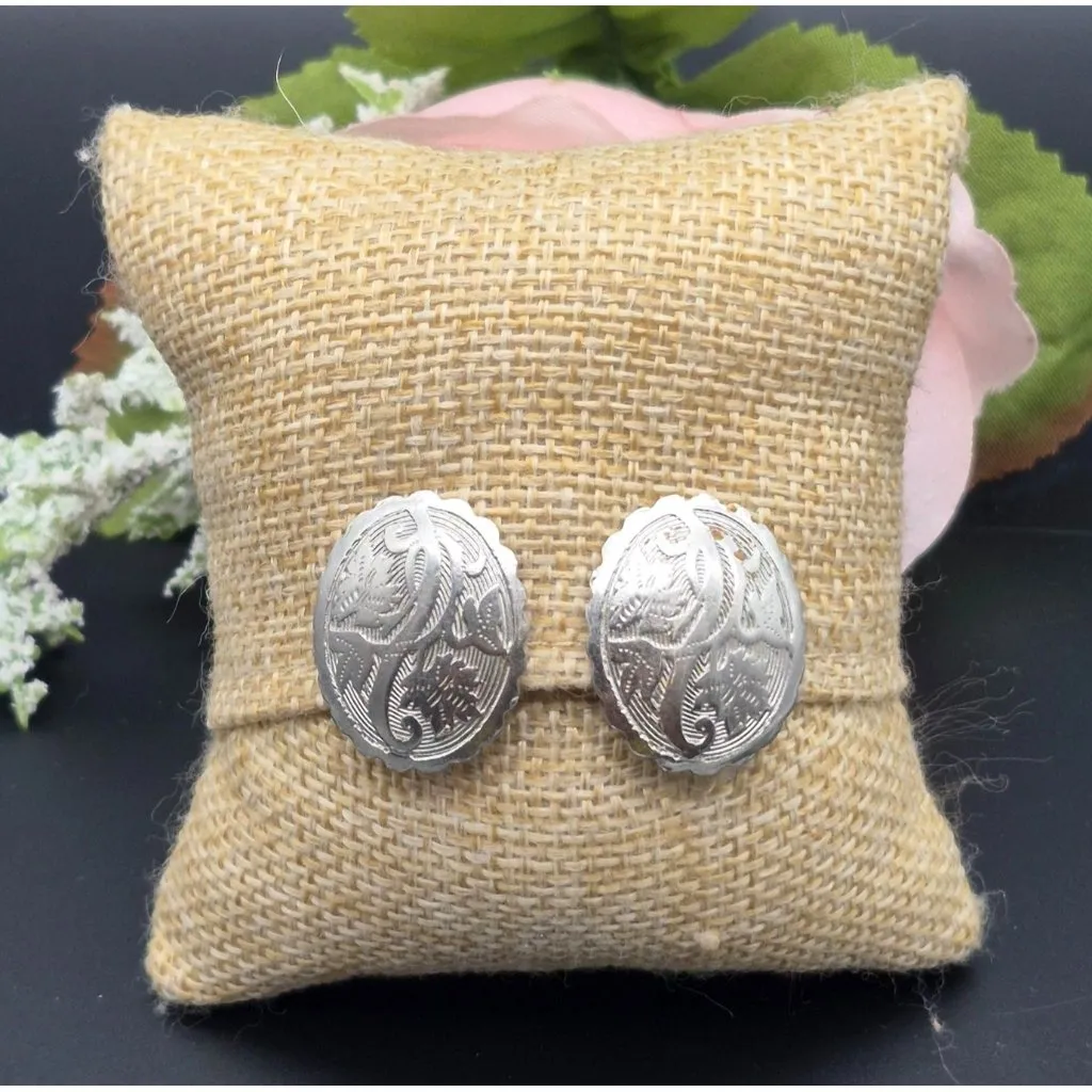 Western Conch Silver Tone Embossed Clip On Earrings Scalloped Edges Cowgirl .75" - Image 2