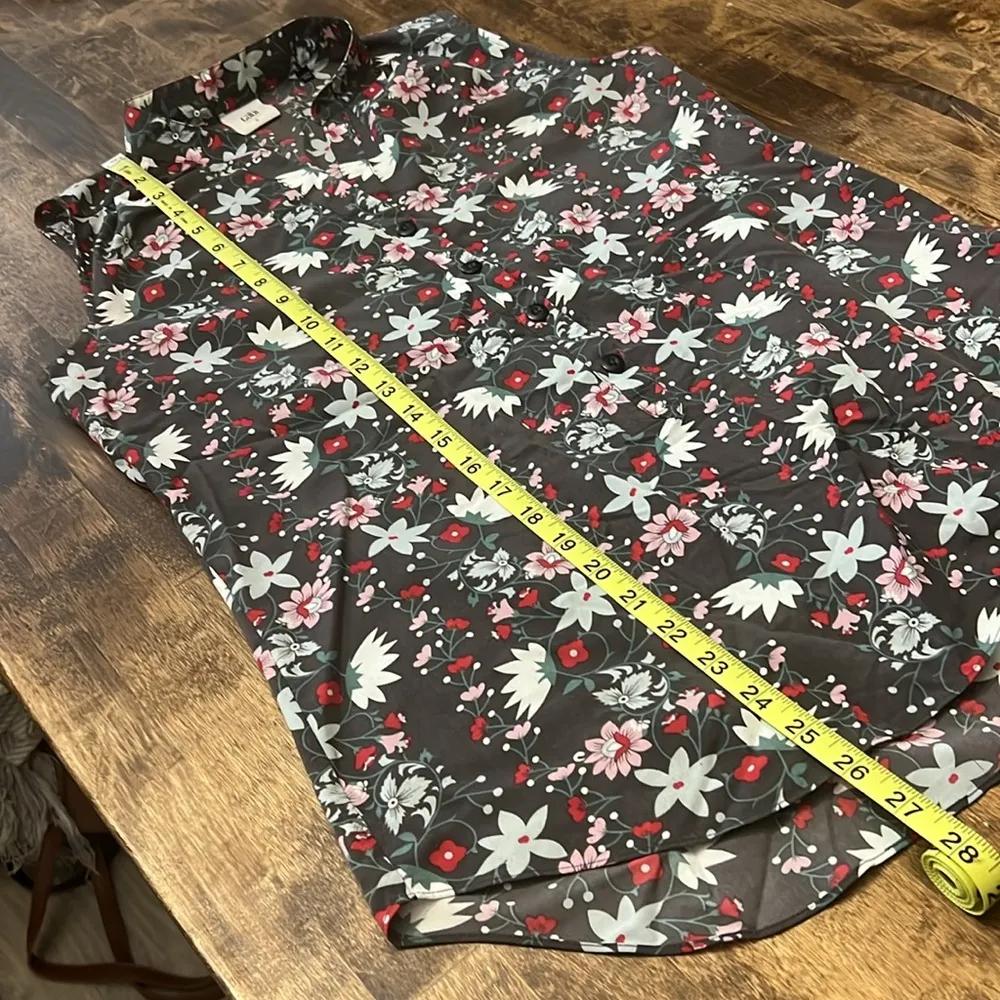 CAbi Plaza Fiesta Floral Sleeveless Button Down Top Blouse Size Small - Image 11