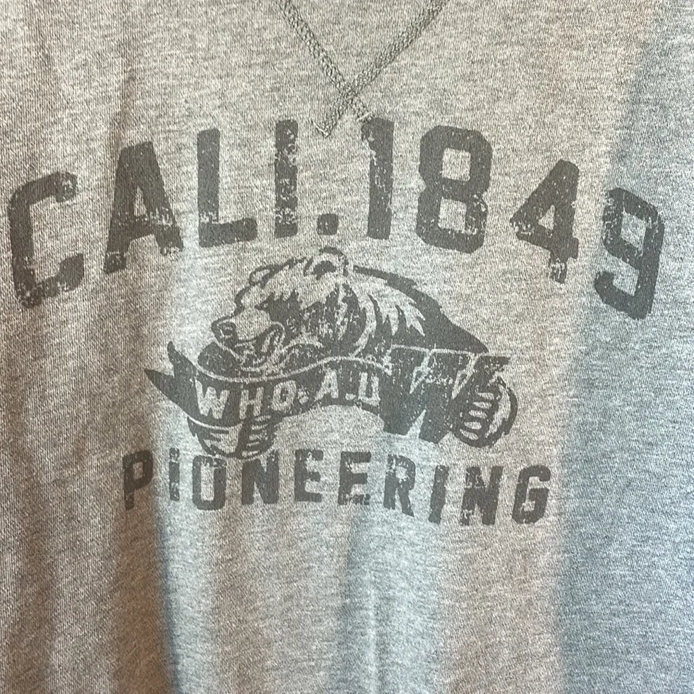 WHO.A.U California collegiate style sweatshirt in size large. Grey/navy - Image 3