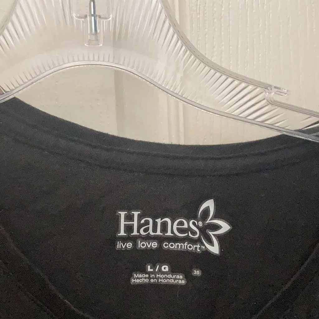 FINAL MARKDOWN Classic Hanes t shirt large - Image 2