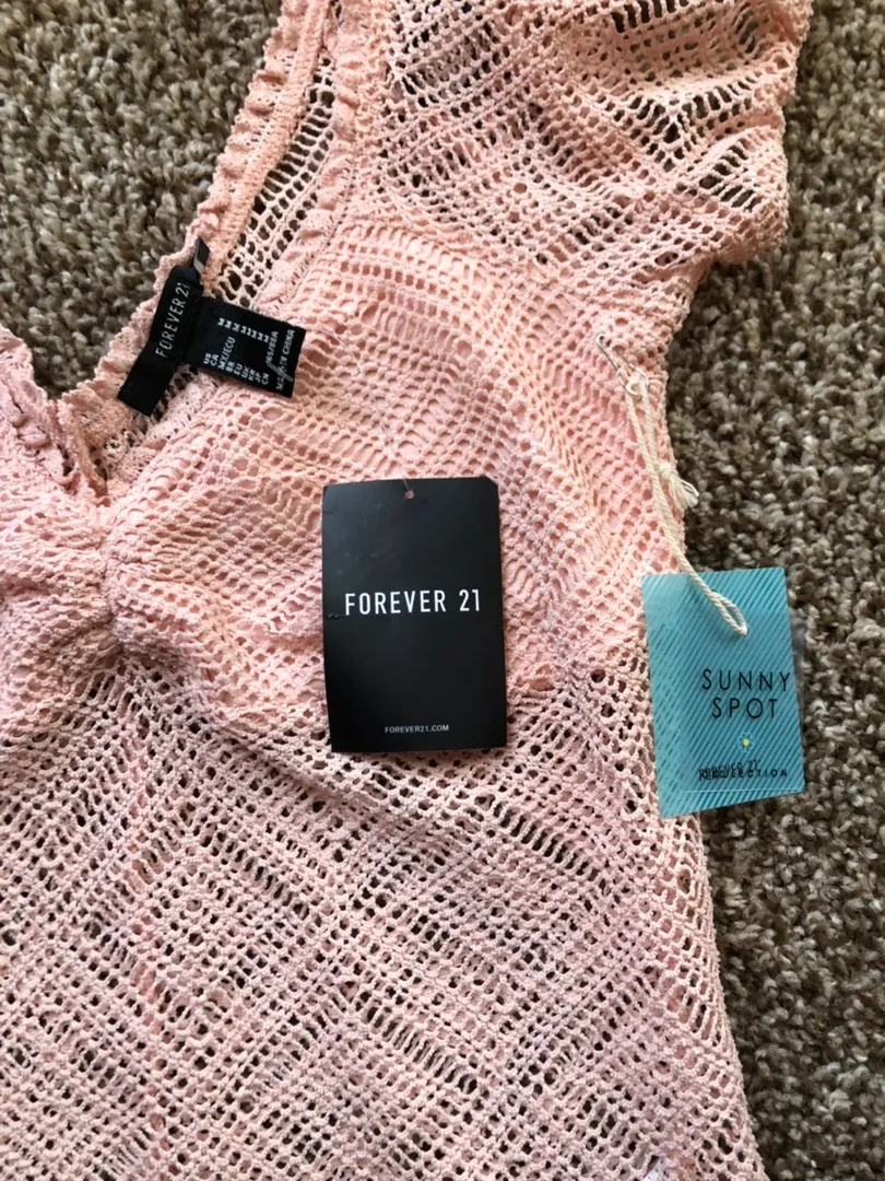 Gorgeous Lacey Top ! NWT ! Pink Size M - Image 4