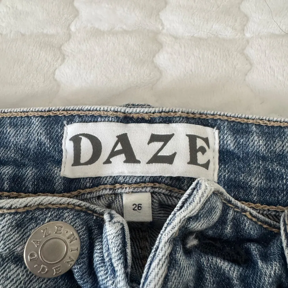 DAZE Distressed Skinny Jeans – Size 26 Blue - Image 3