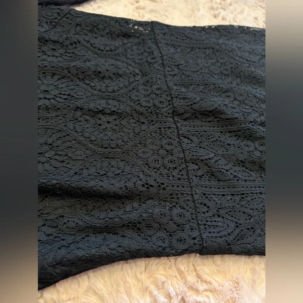 Size 6 •  Dress - Image 3