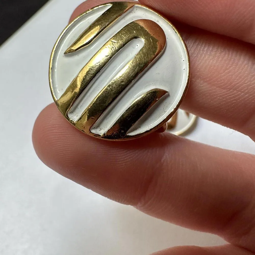 Vintage Crown Trifari White Enamel Gold  Tone Round Clip On Earrings Signed - Image 3