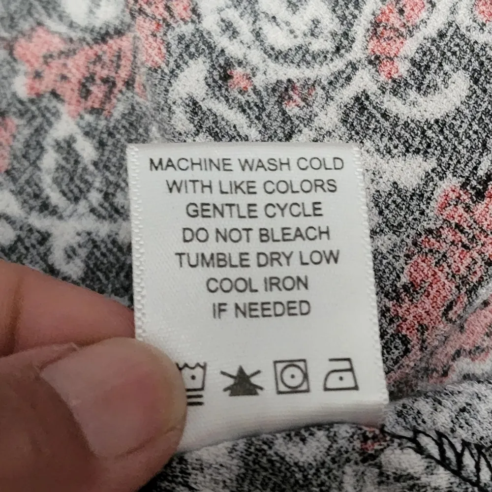 Adrienne Vittadini red/black floral sleeveless draped top size large - Image 11