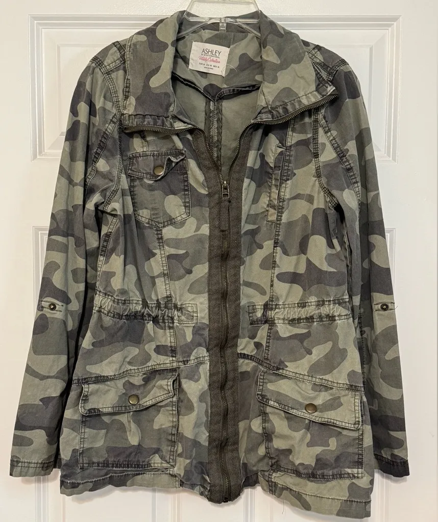 Ashley by 26 International Green Camo Cargo Roll-tab Sleeve Zip Up Jacket Medium - Image 1